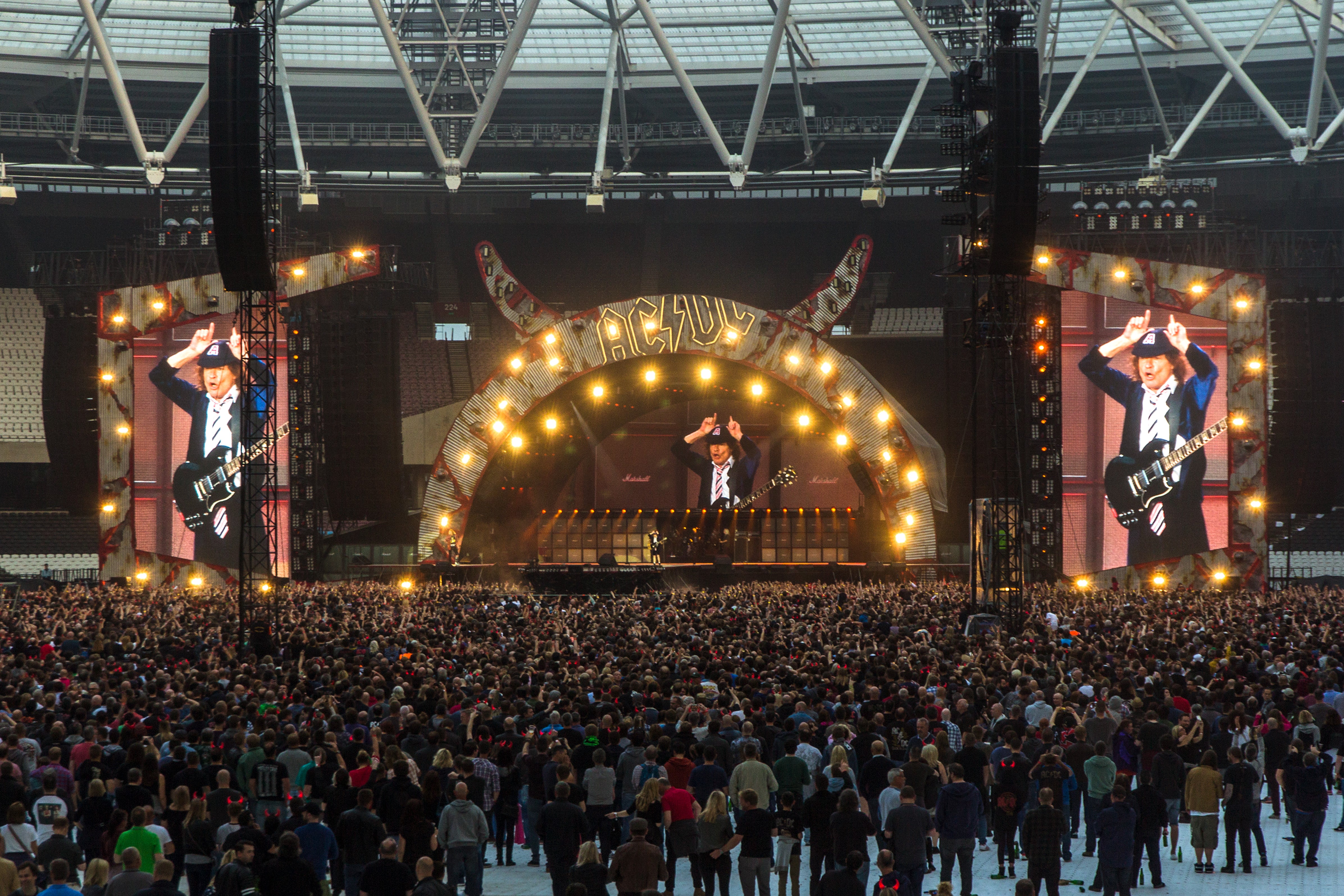 A look back at AC/DC's 50th anniversary tour – OFFSTAGE